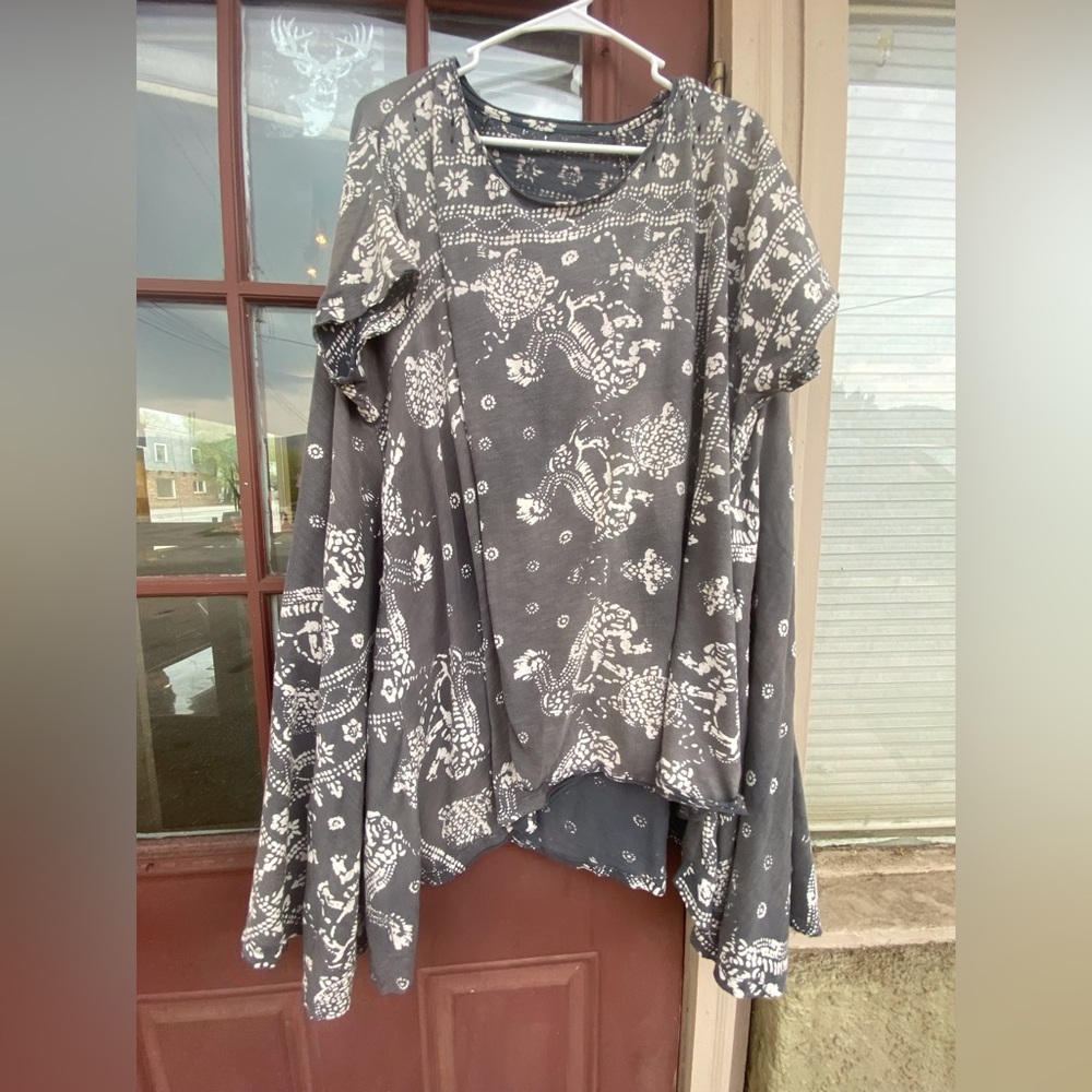 Magnolia Pearl flare bottom tee